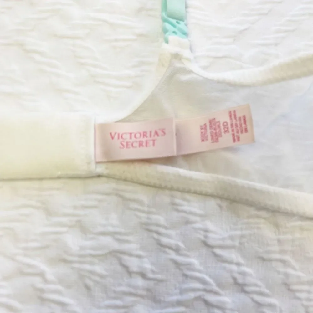 BUY 1 GET 1 FREE Victorias Secret Body By Victoria Lined Demi 32D white blue gre